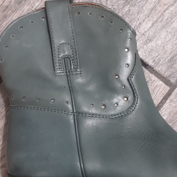 Western Cowgirl Ankle Boots - Picture 10 of 11